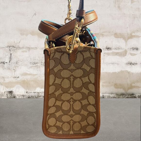 Coach Dempsey Tote 22 In Signature Jacquard With Stripe And Coach Patch - Picture 5 of 9